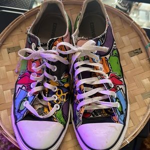 Used converse sneaker